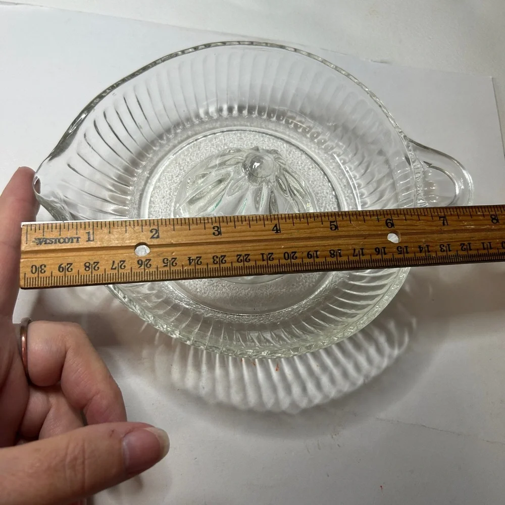 Clear Glass Citrus Juicer